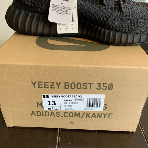 Adidas Yeezy boost non reflective - Picture 3 of 3